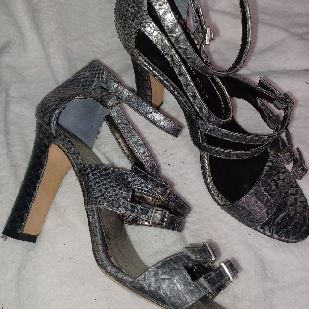 Anne Klein Strappy Snakeskin Sandals 9.5 Gunmetal Silver